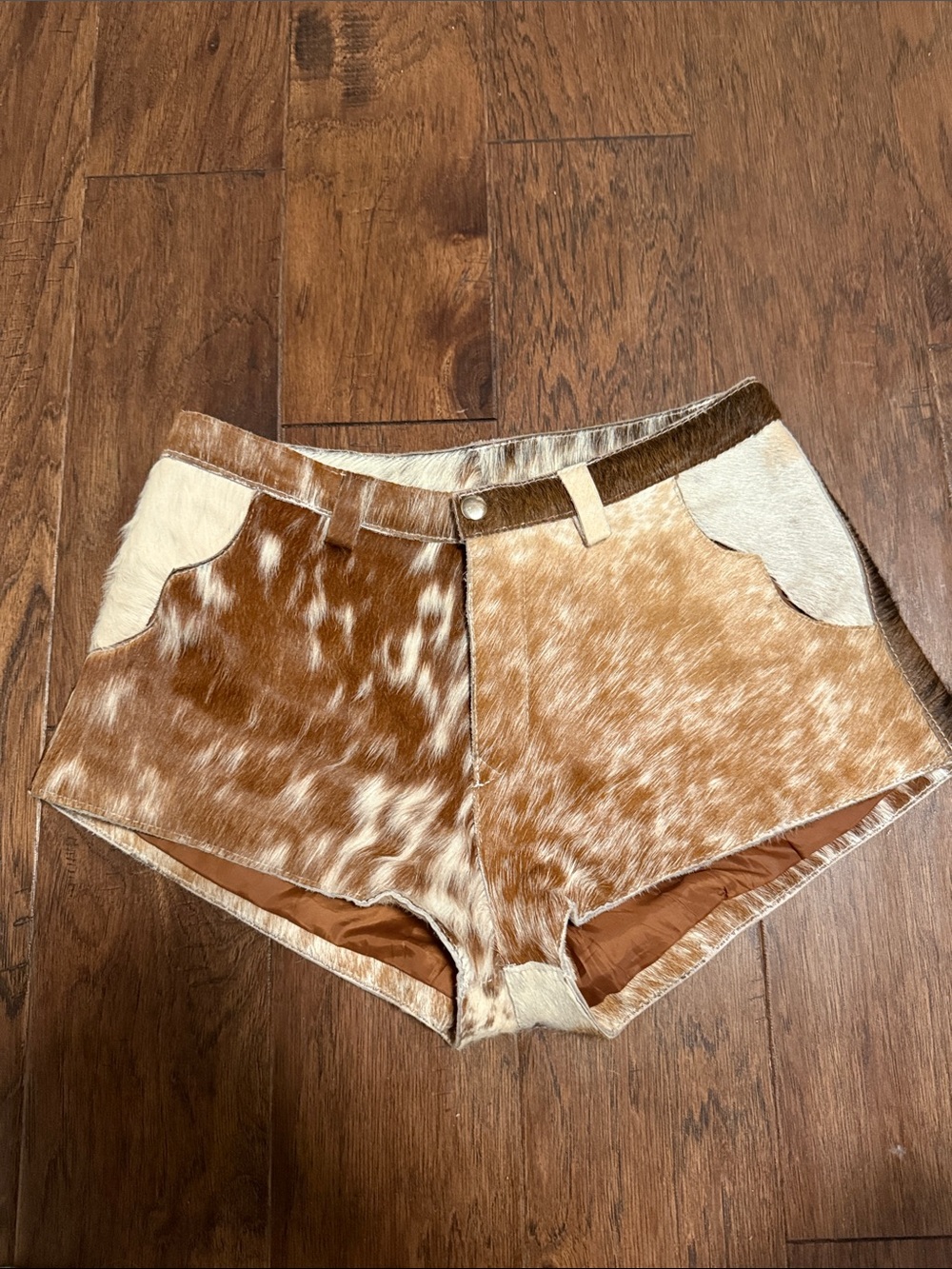 Understated Leather Cowhide Shorts - Picture 2 of 6